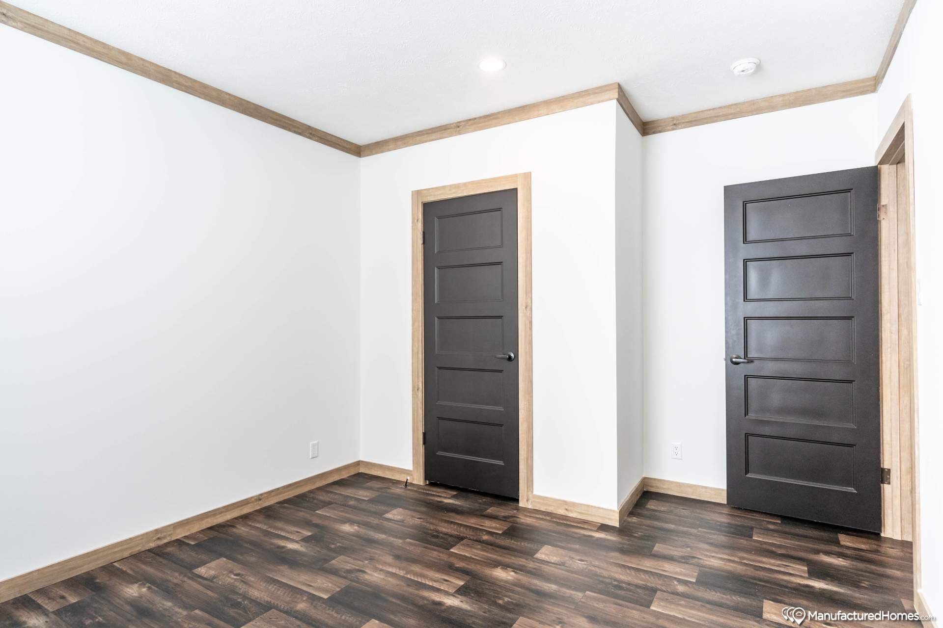 Delilah bedroom home features