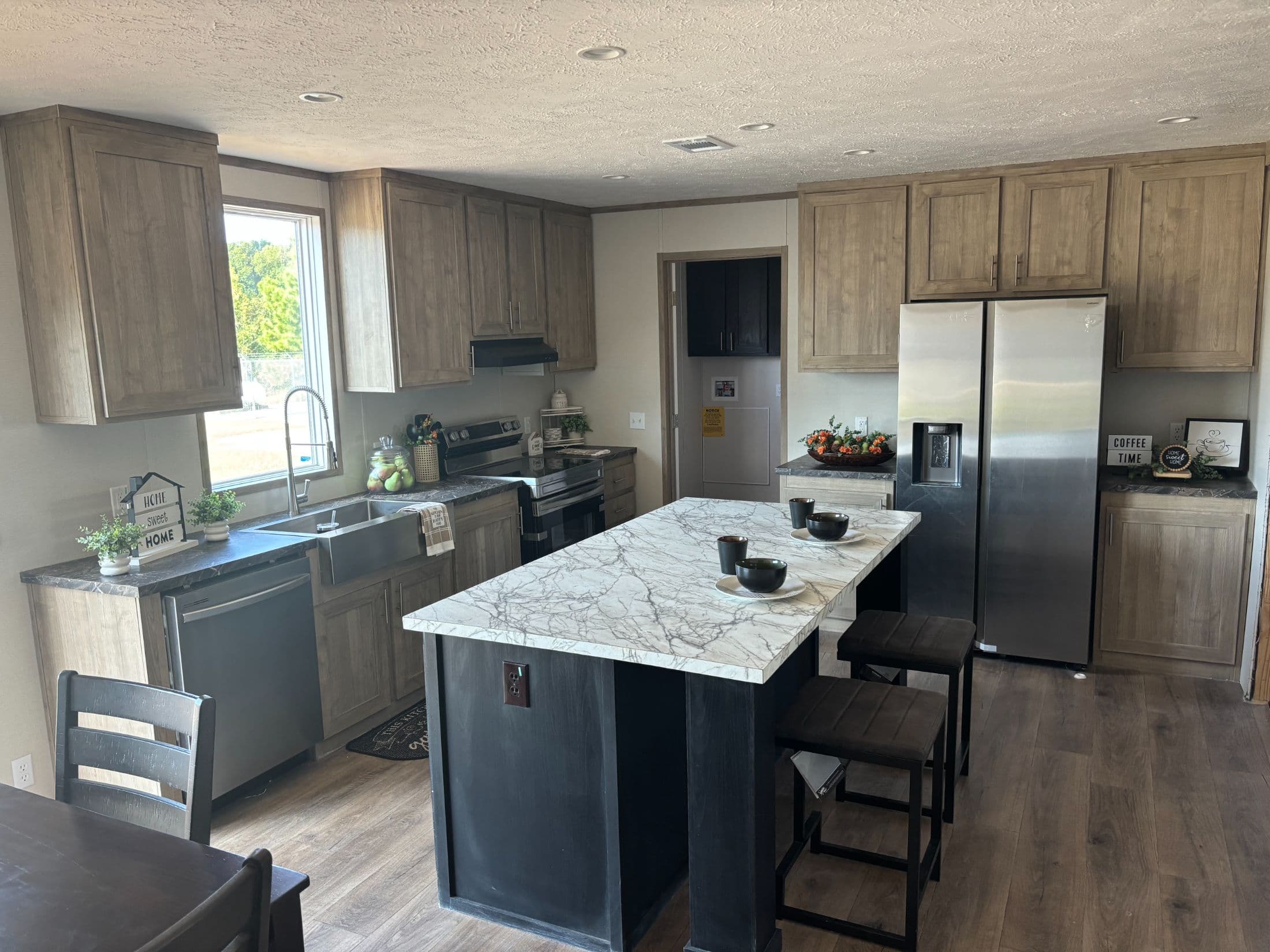 Shoal creek kitchen home features