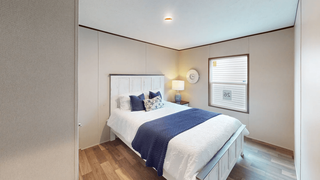 Oak  bedroom home features