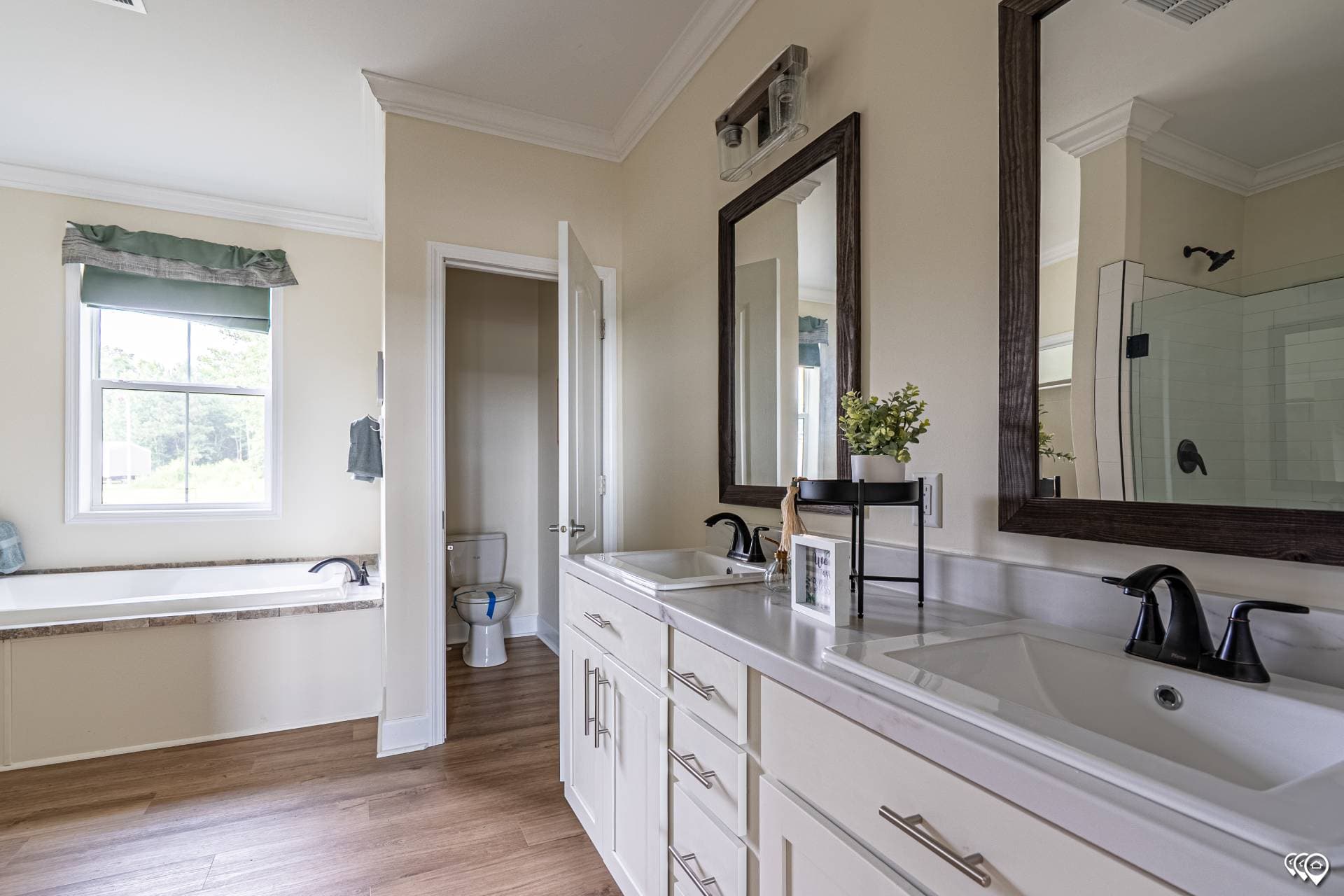 The maggie bathroom home features