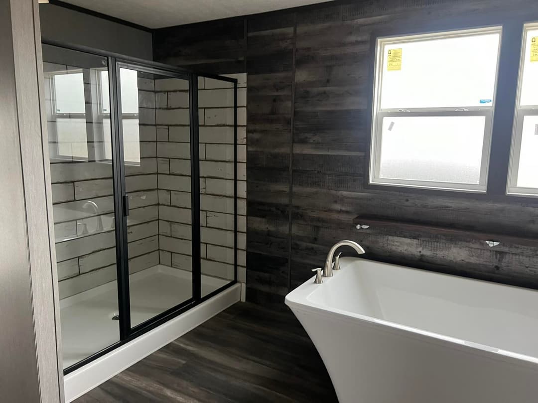 The shoreline bathroom home features