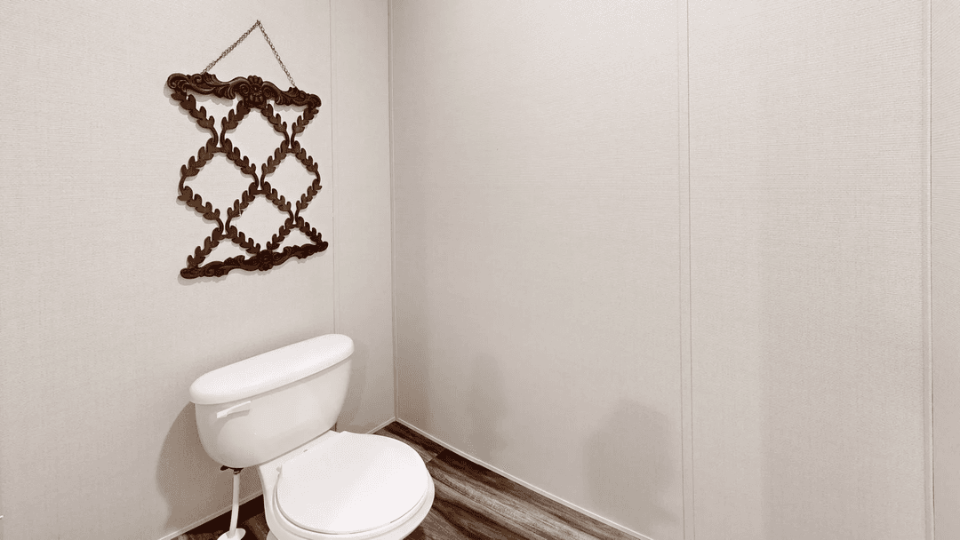 Ambition (biloxi) bathroom home features