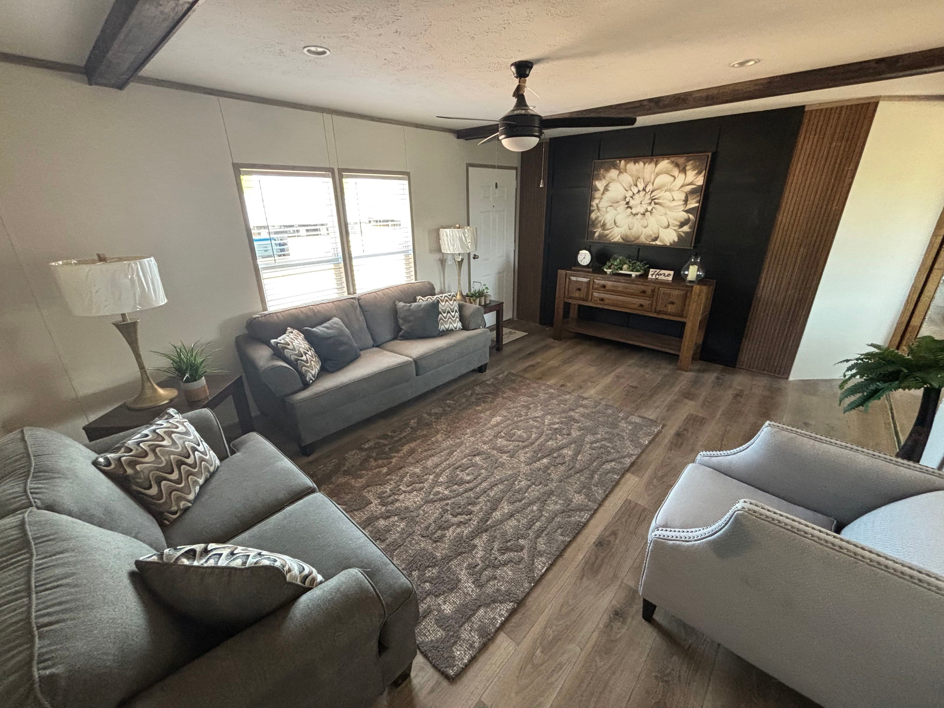 Shoal creek interior home features