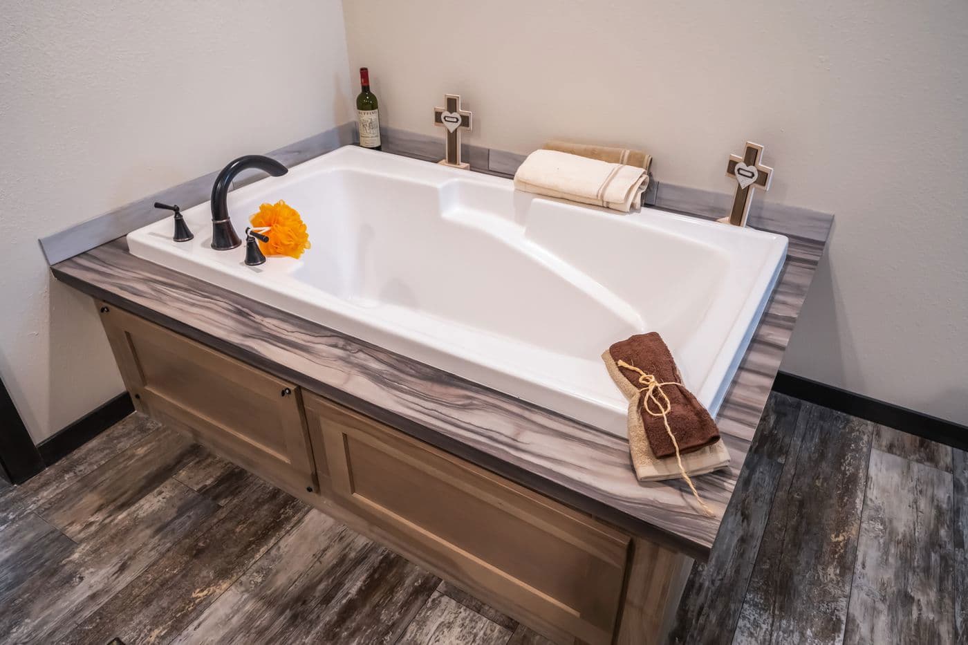 Boujee 2 bathroom home features