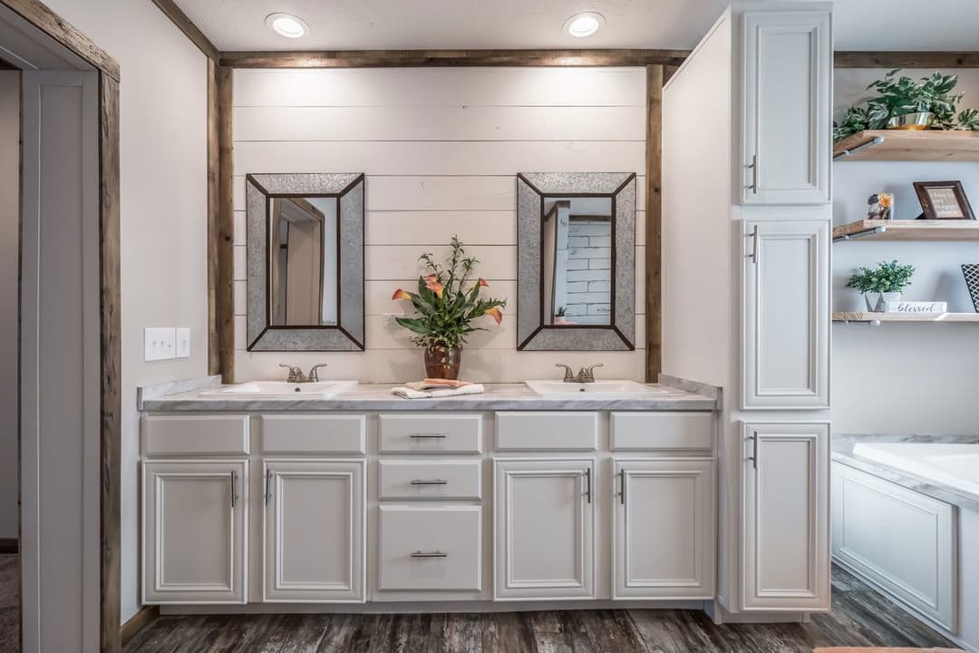 The tyra ii bathroom home features