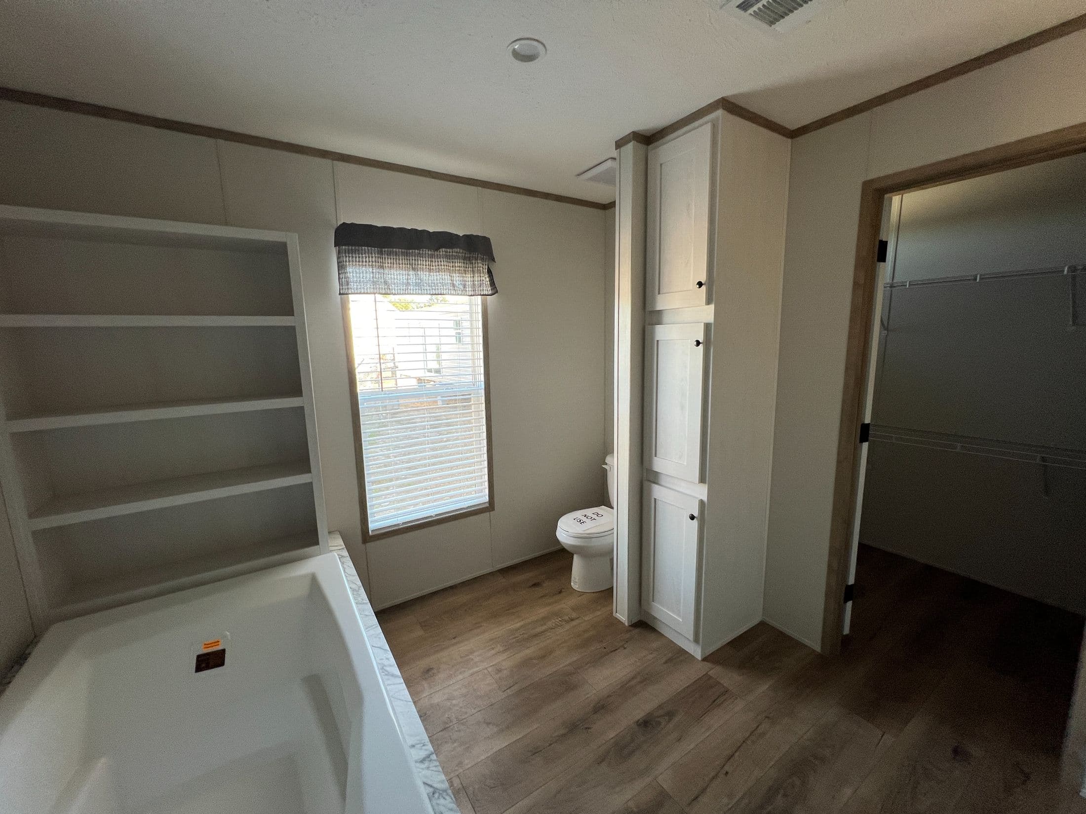 The bayside bathroom home features