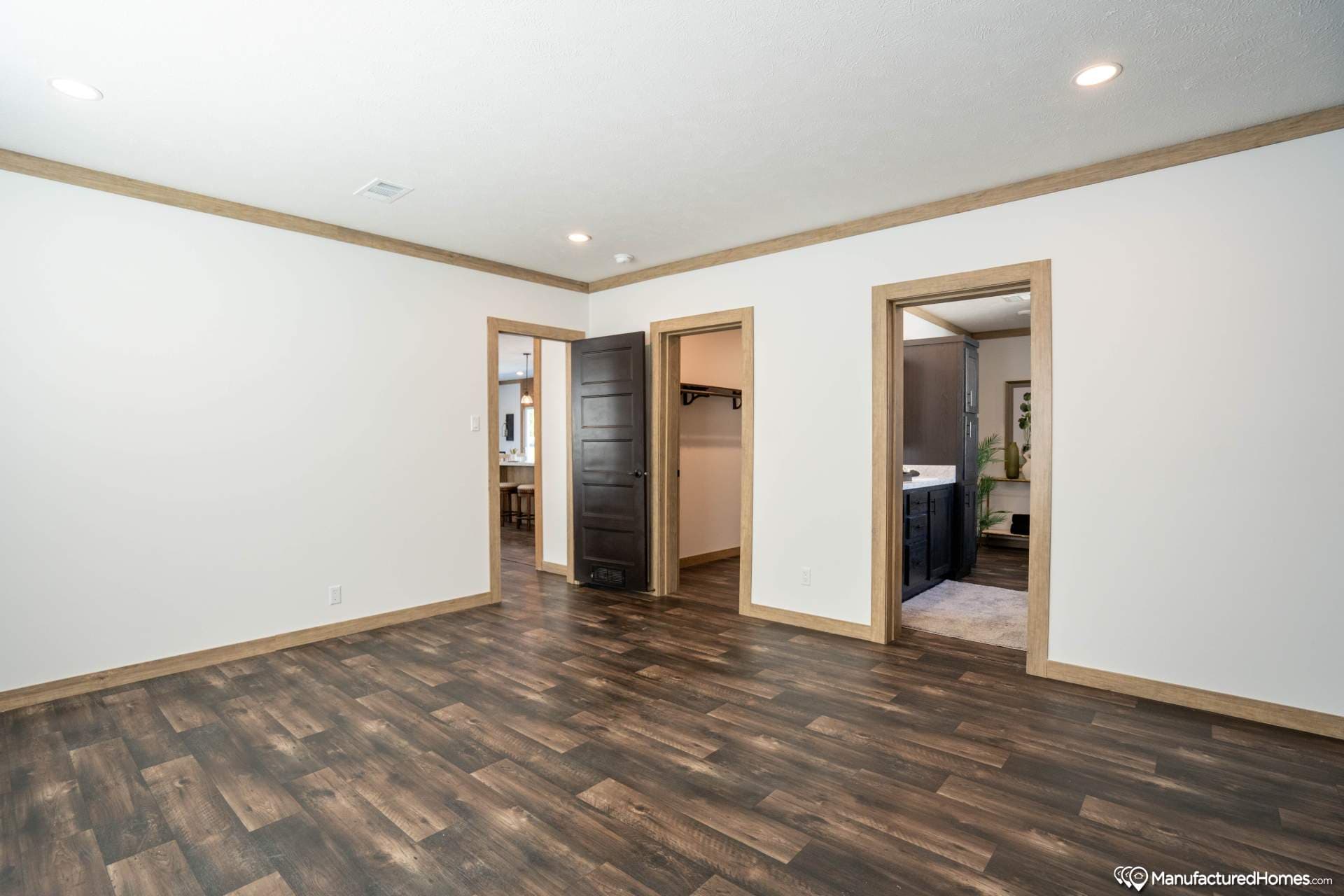 Delilah bedroom home features