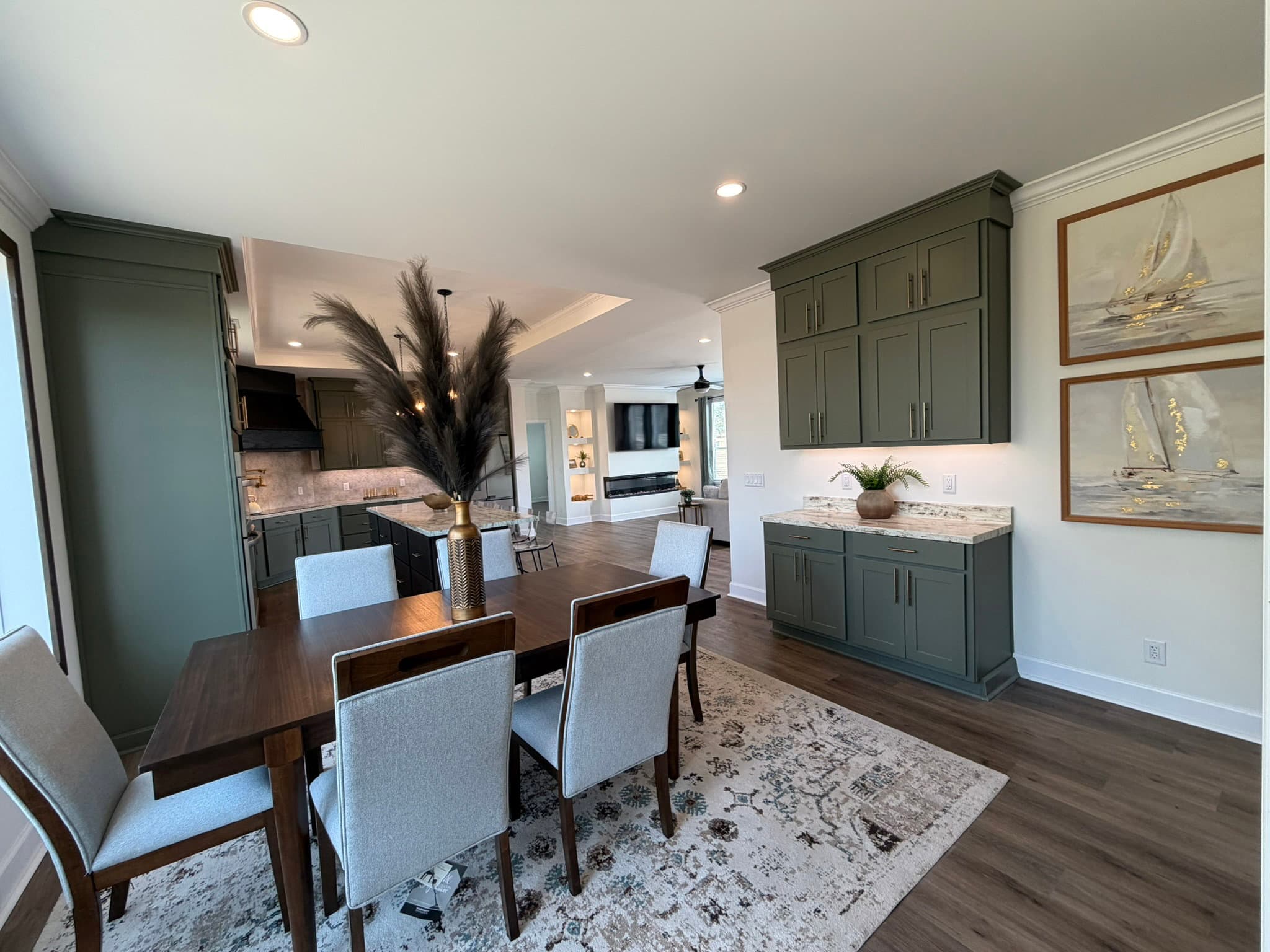 Ponderosa interior home features