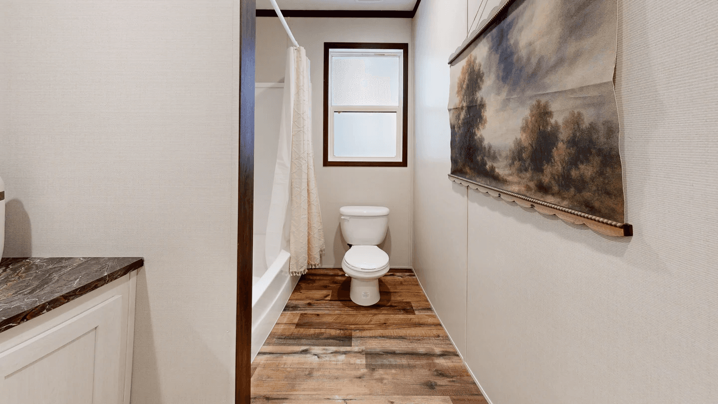 Mountain view (biloxi) bathroom home features