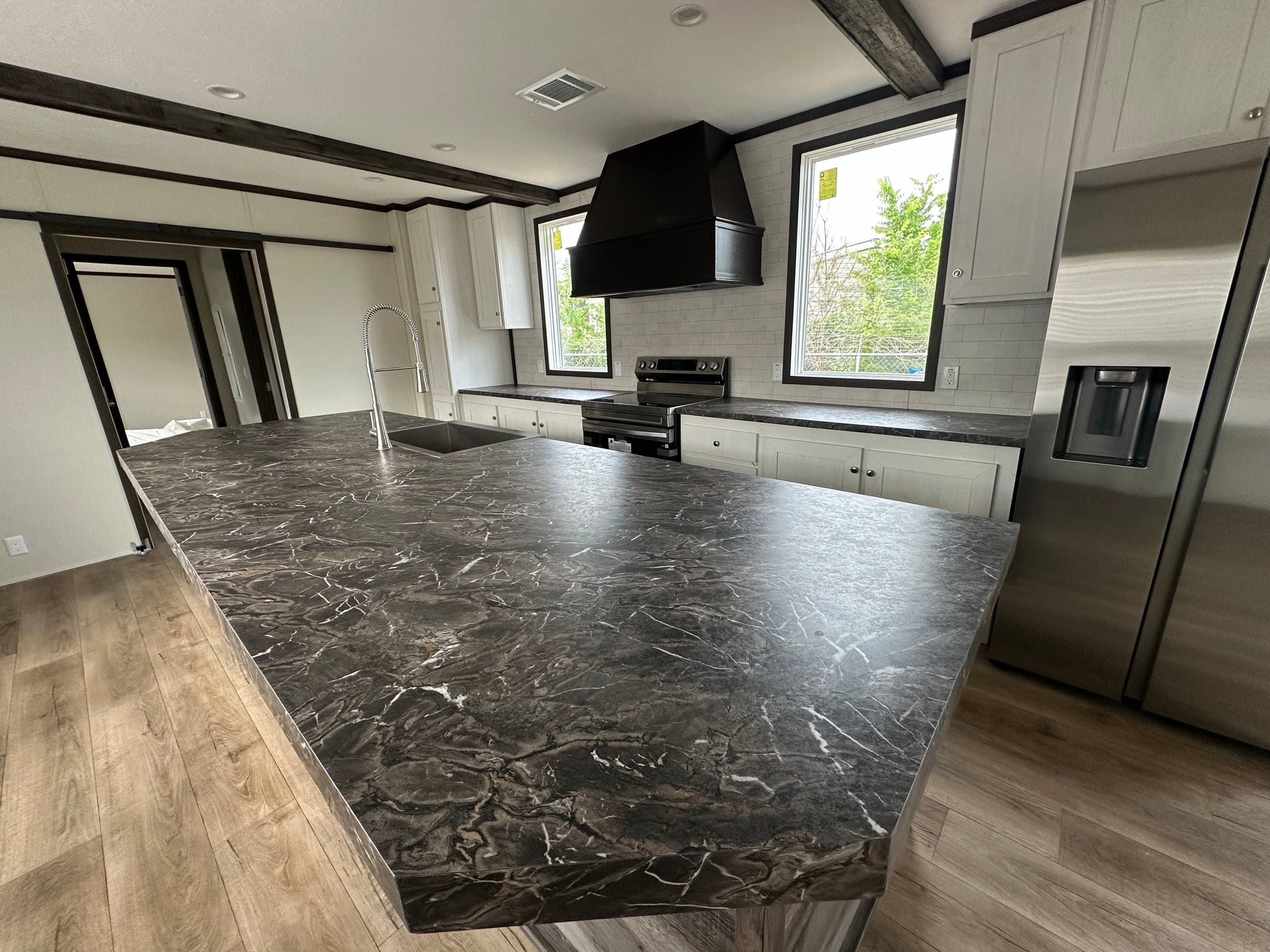 The seaside interior and kitchen home features