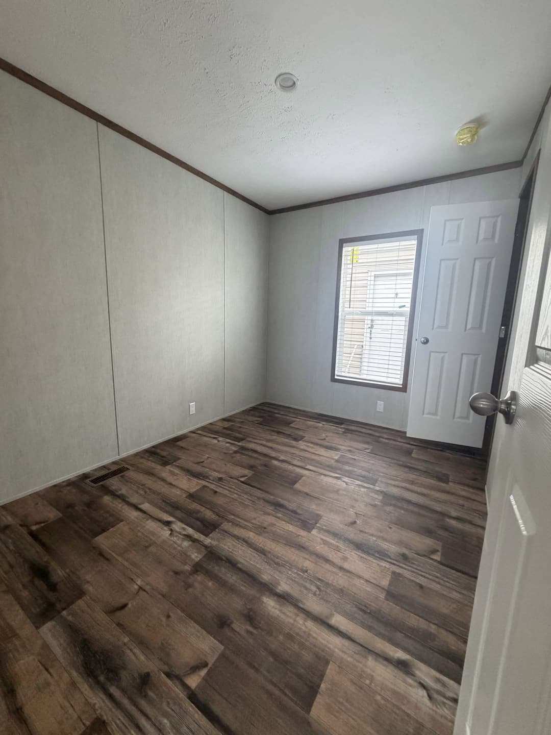 Edge 72 bedroom home features