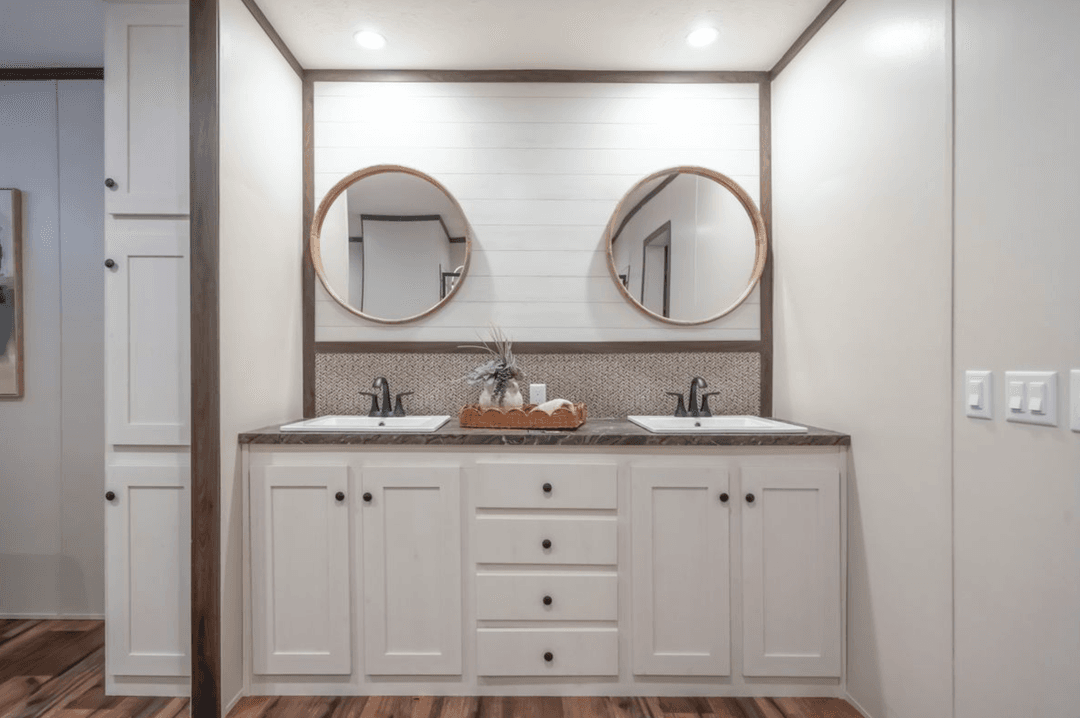 Mountain view bathroom home features