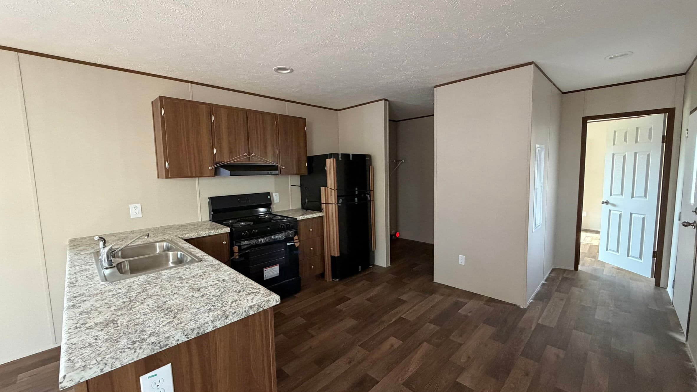 Dogwood kitchen home features