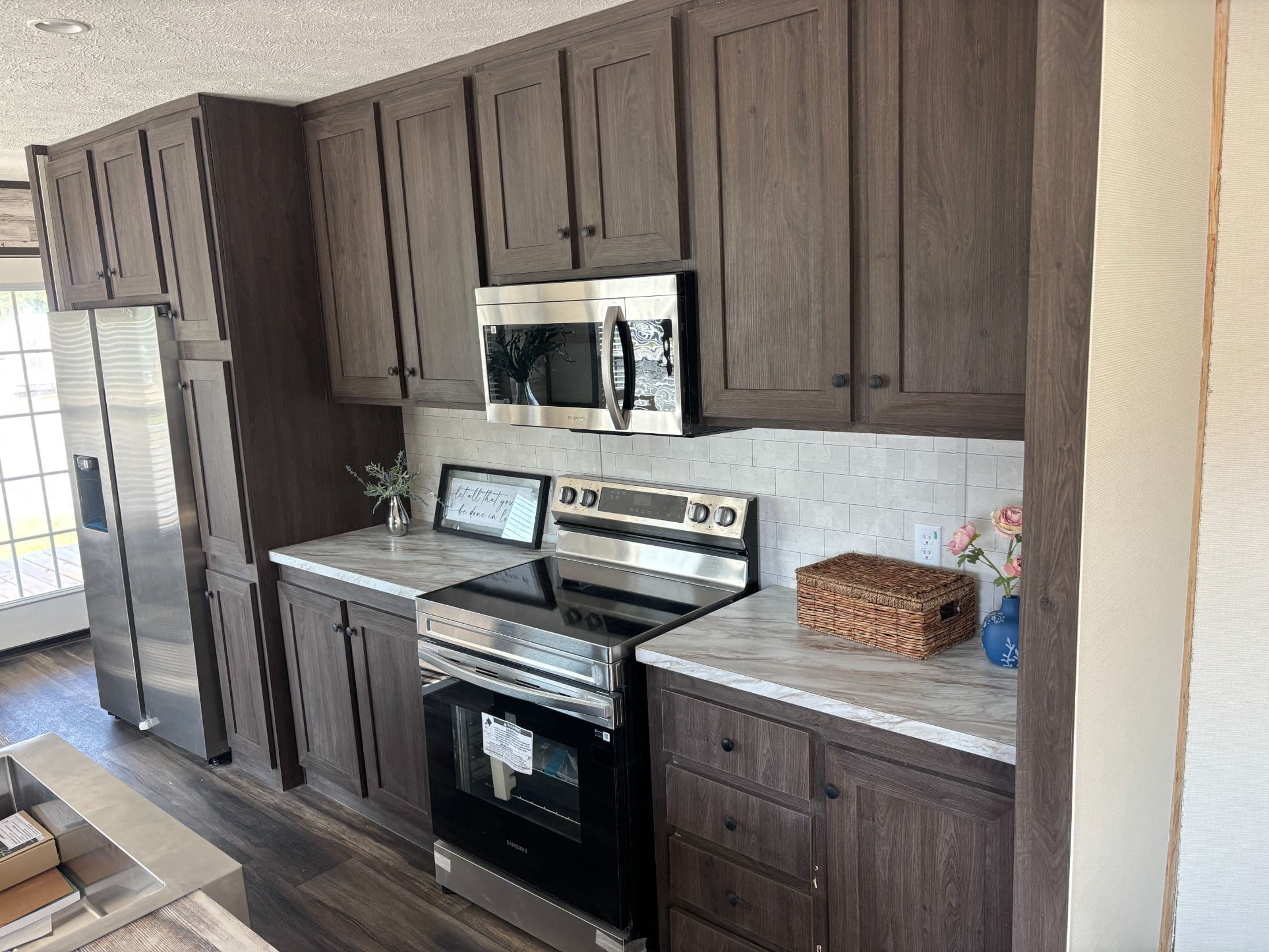 Southern farmhouse kitchen home features