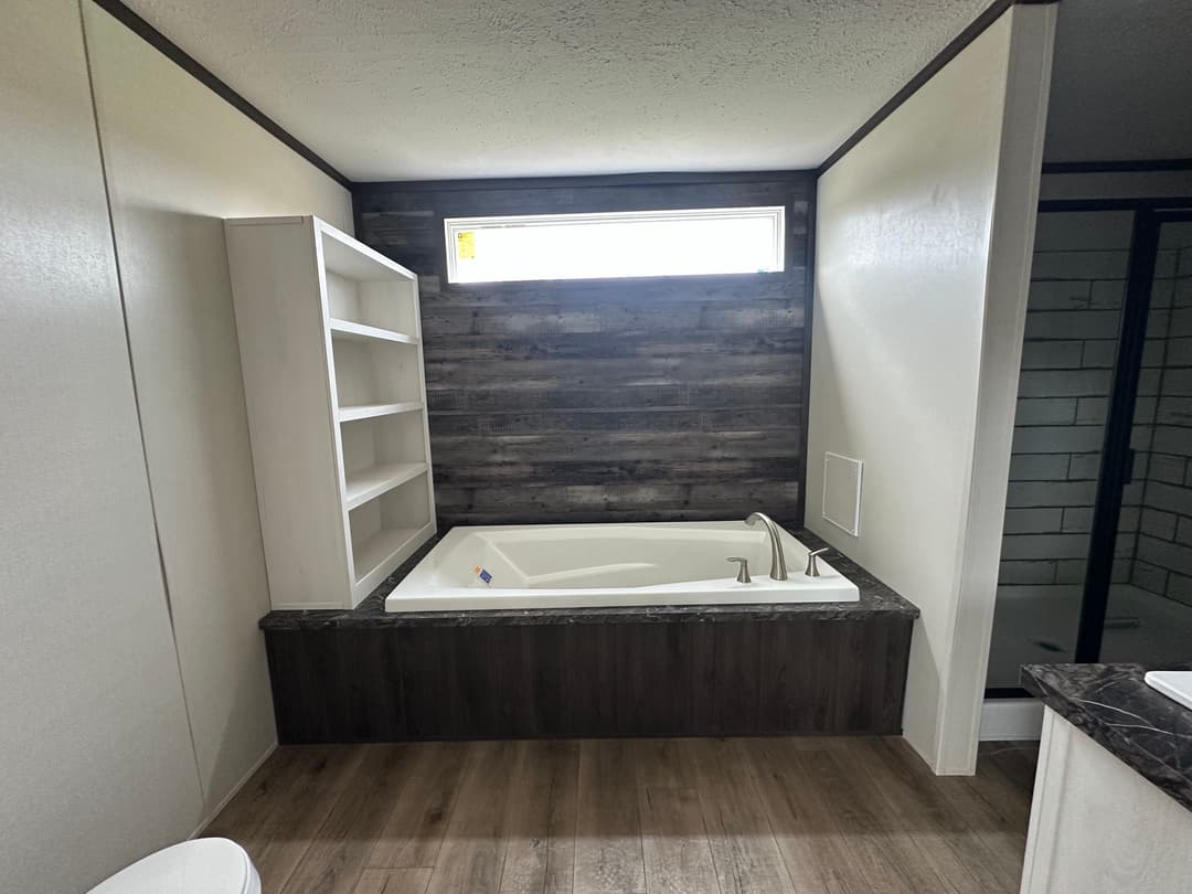 The seaside bathroom home features