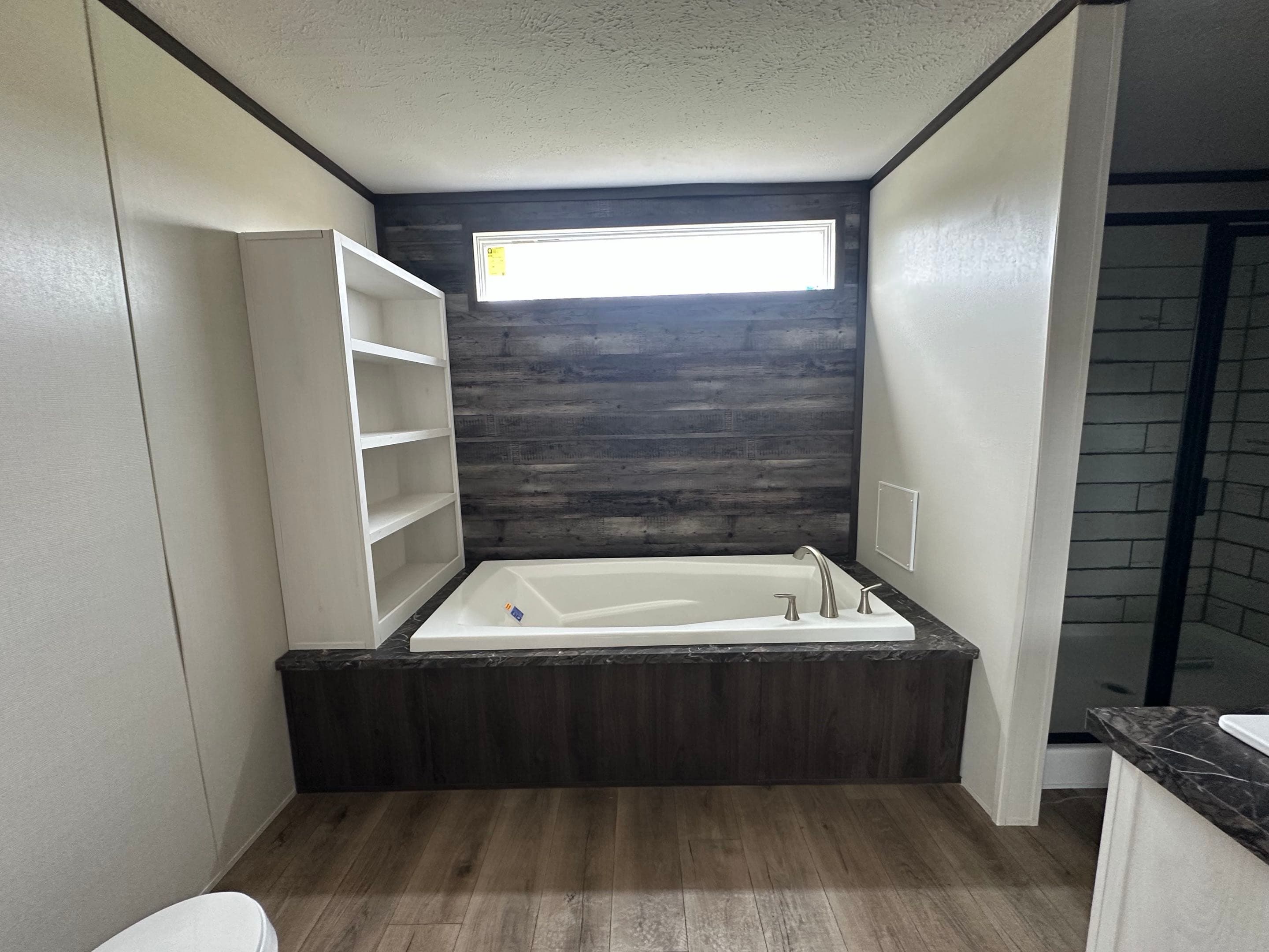 The seaside bathroom home features