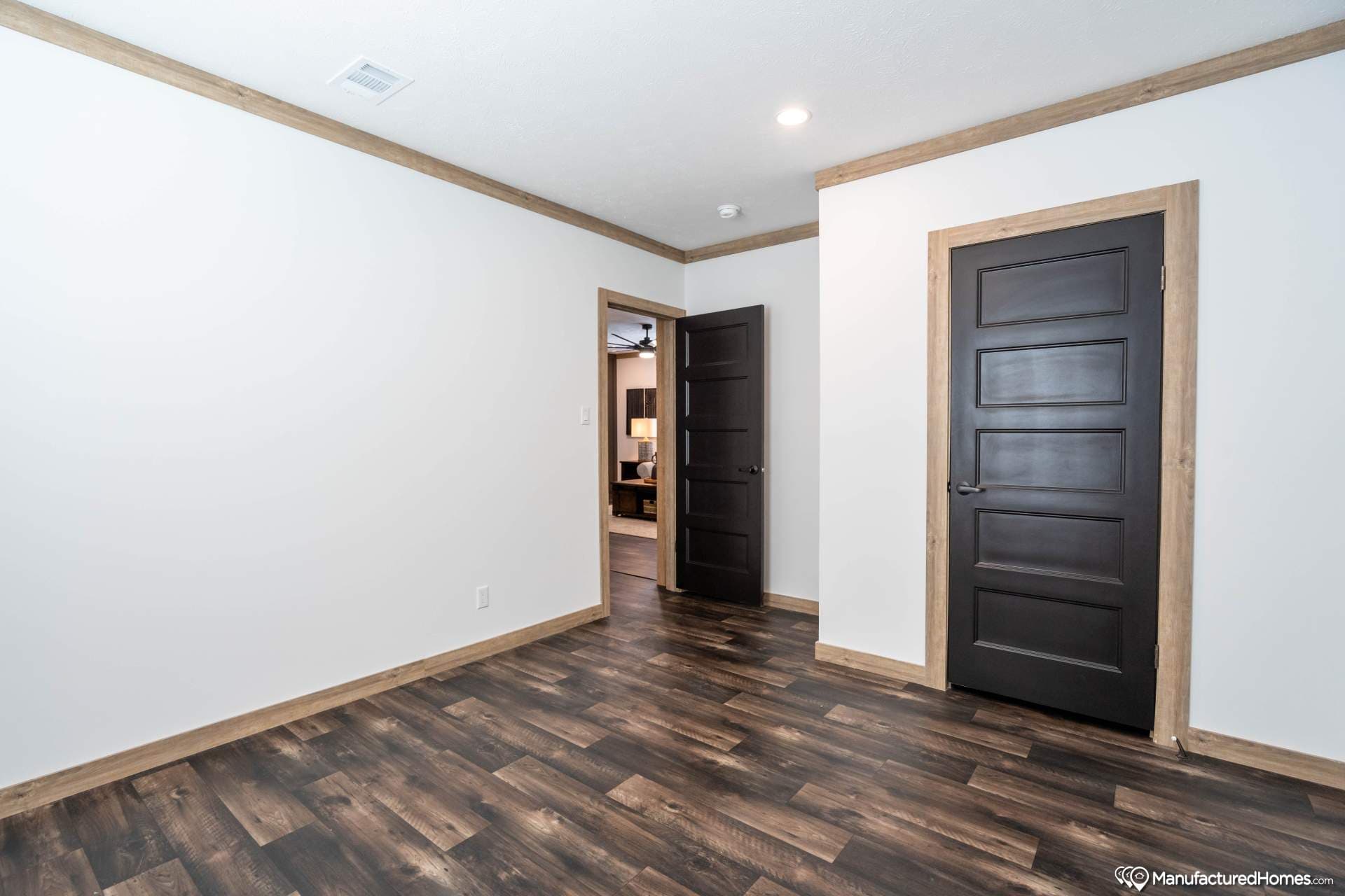 Delilah bedroom home features