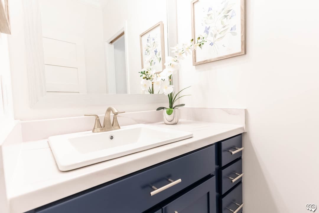 Shoreline  bathroom home features