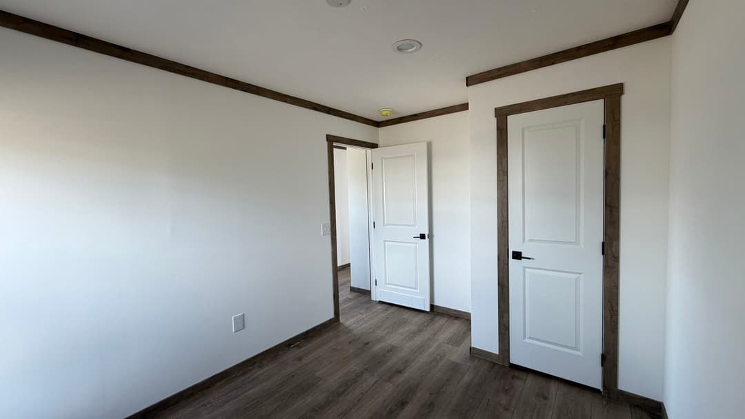 Annie bedroom home features