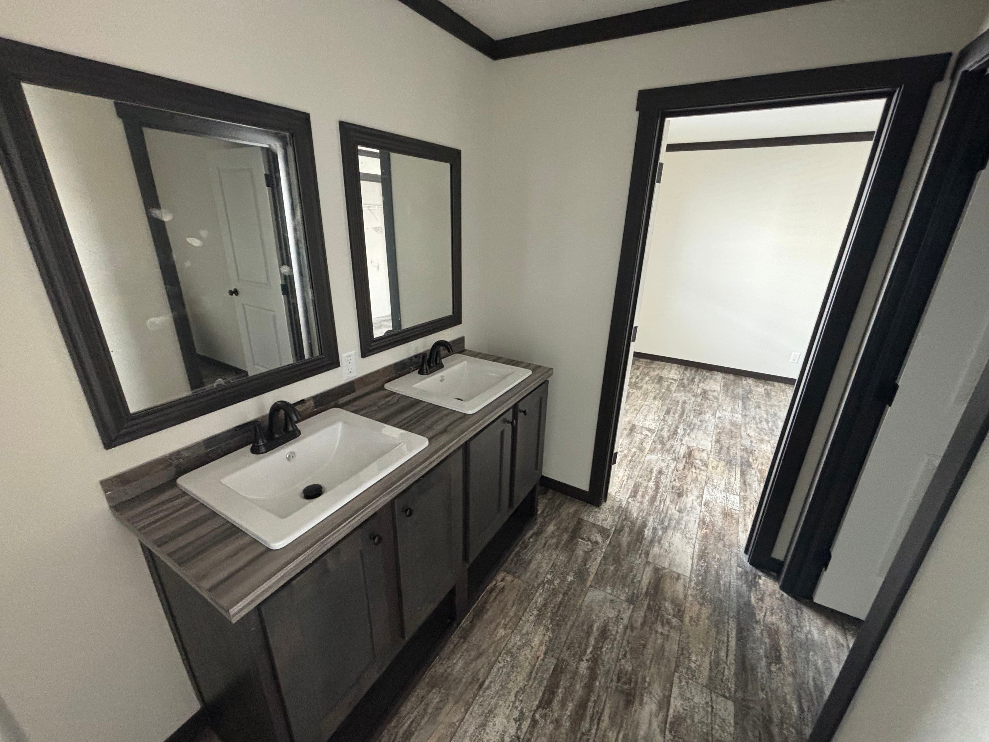 Boujee xl 2 bathroom home features