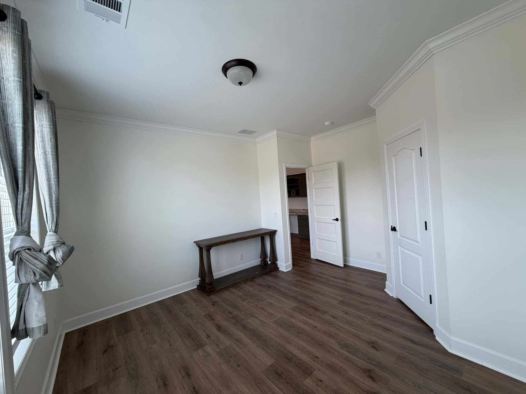 Ponderosa bedroom home features