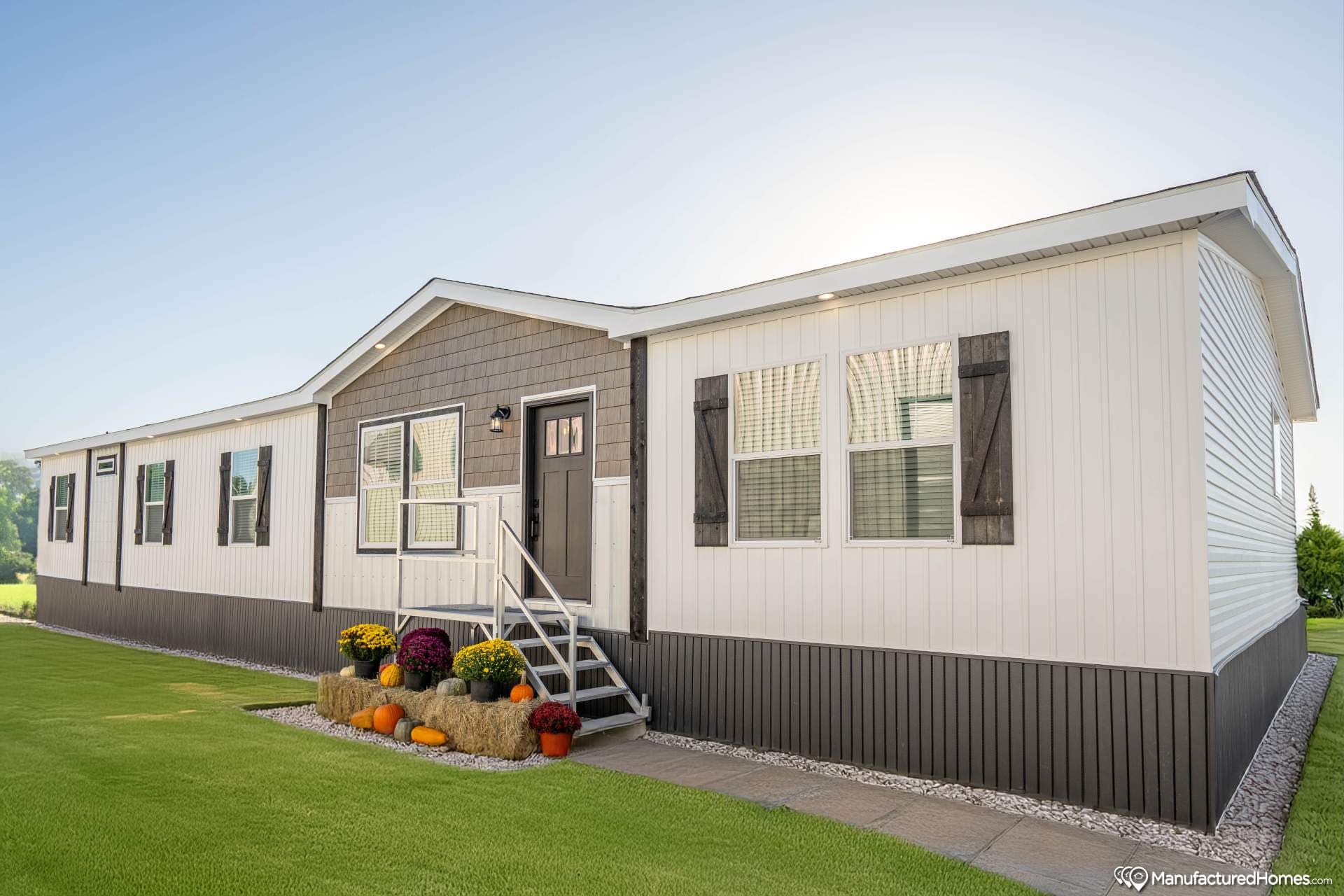 Delilah exterior home features