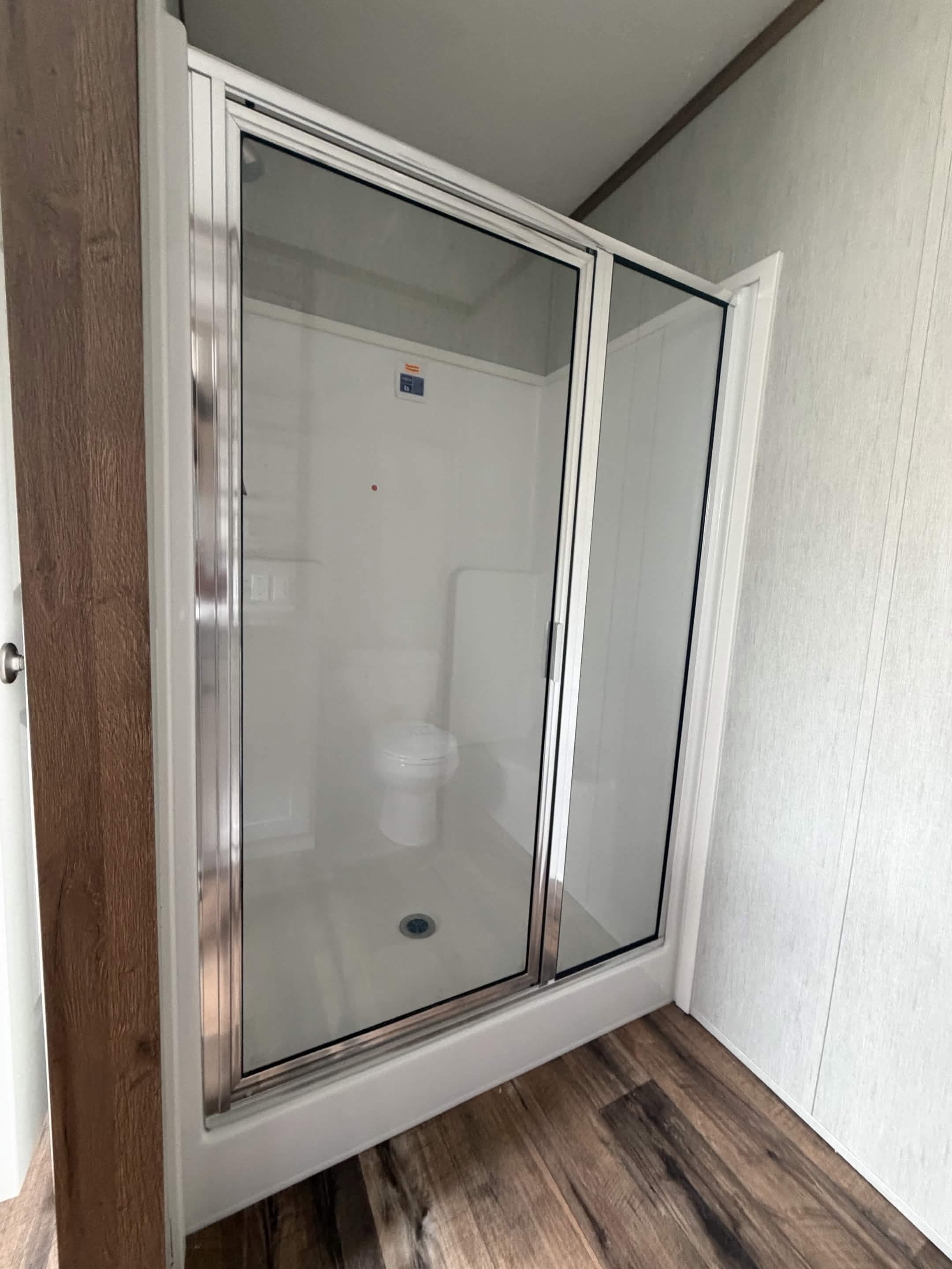 Edge 72 bathroom home features