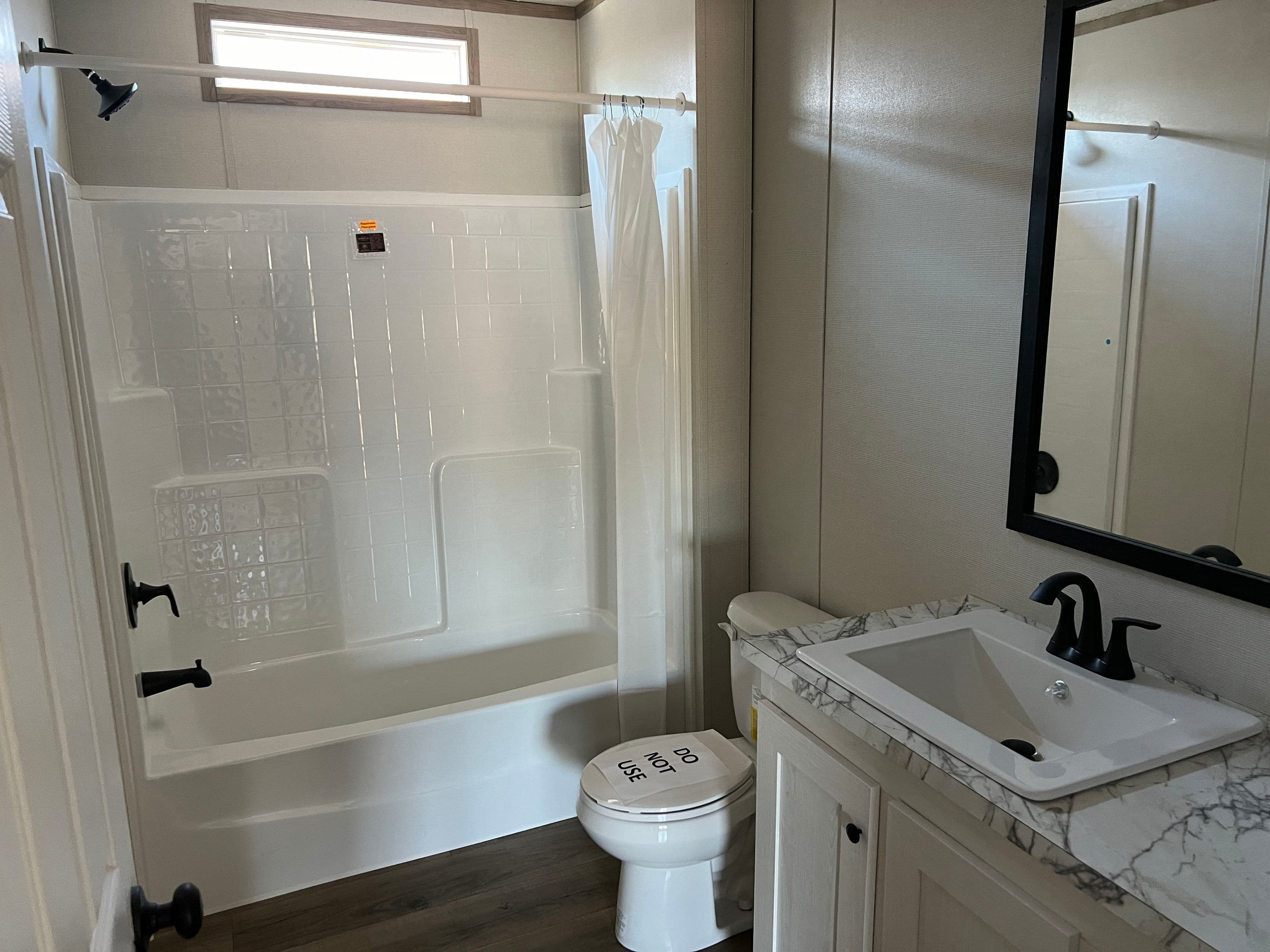 The bayside bathroom home features