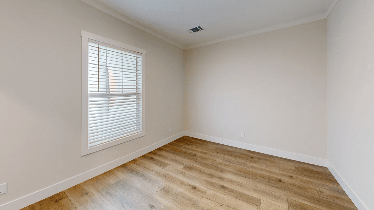 Lean on me bedroom home features