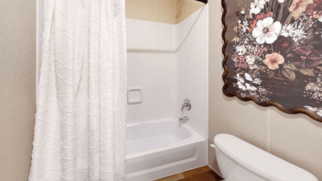 Sycamore (biloxi) bathroom home features