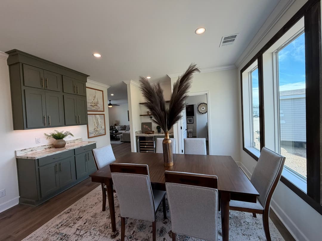 Ponderosa interior home features