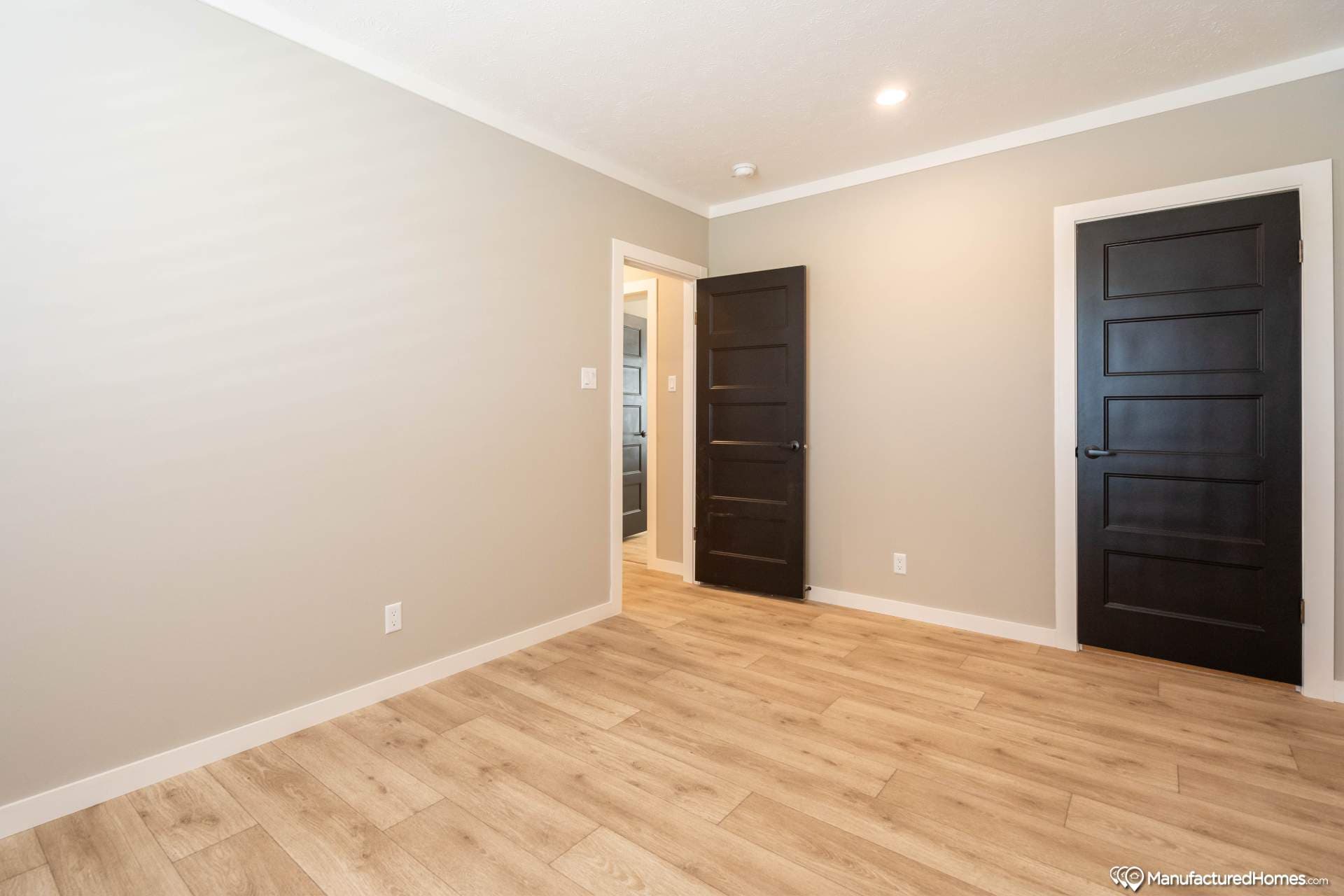 Shades creek bedroom home features