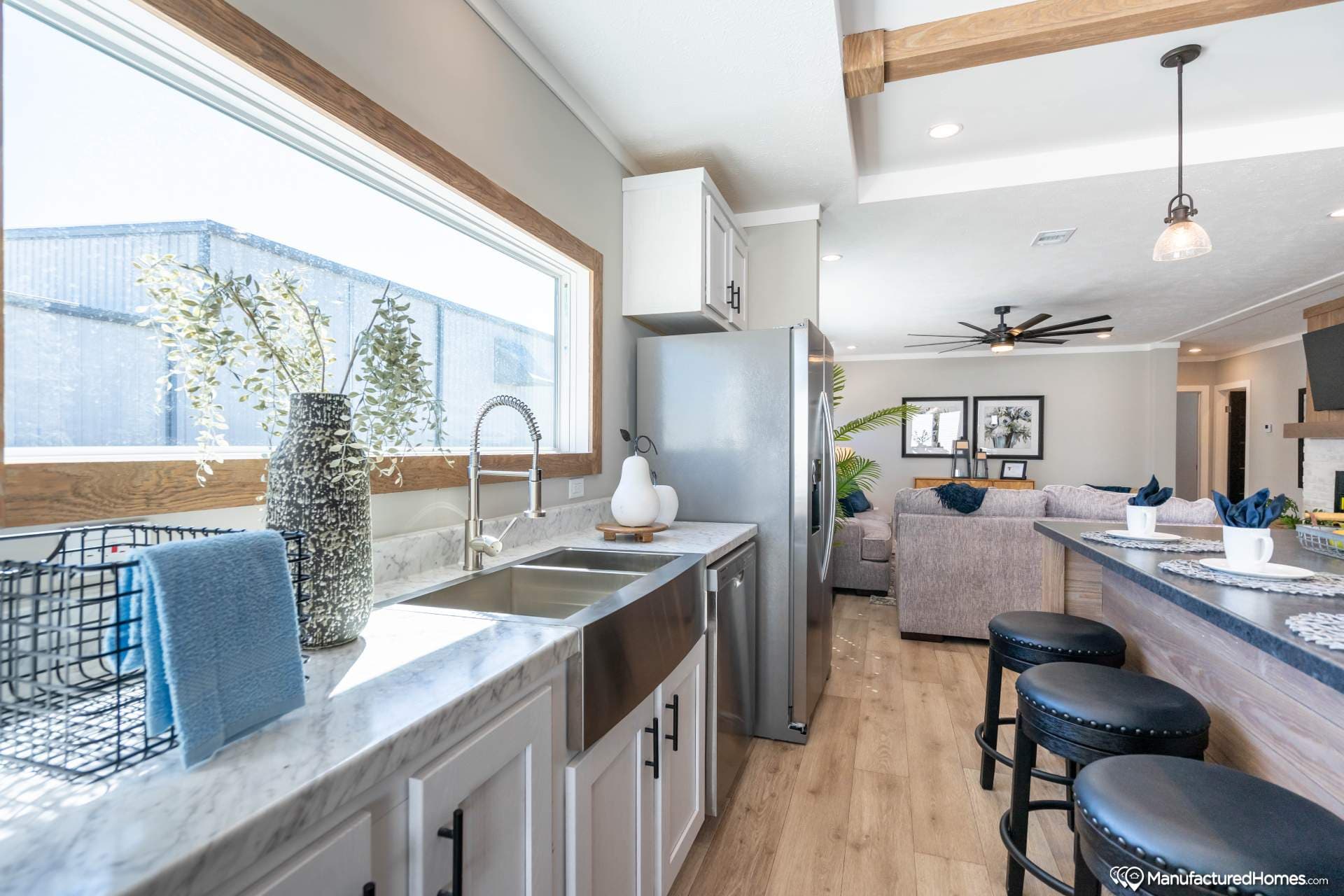 Shades creek kitchen home features