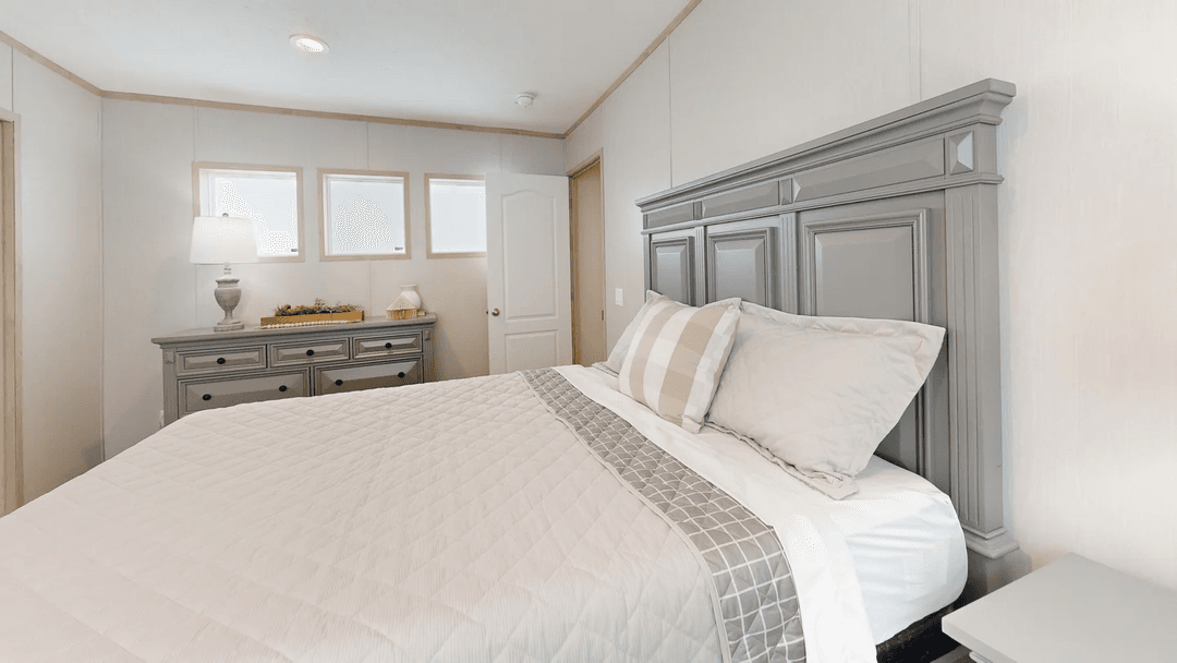 Mariner bedroom home features