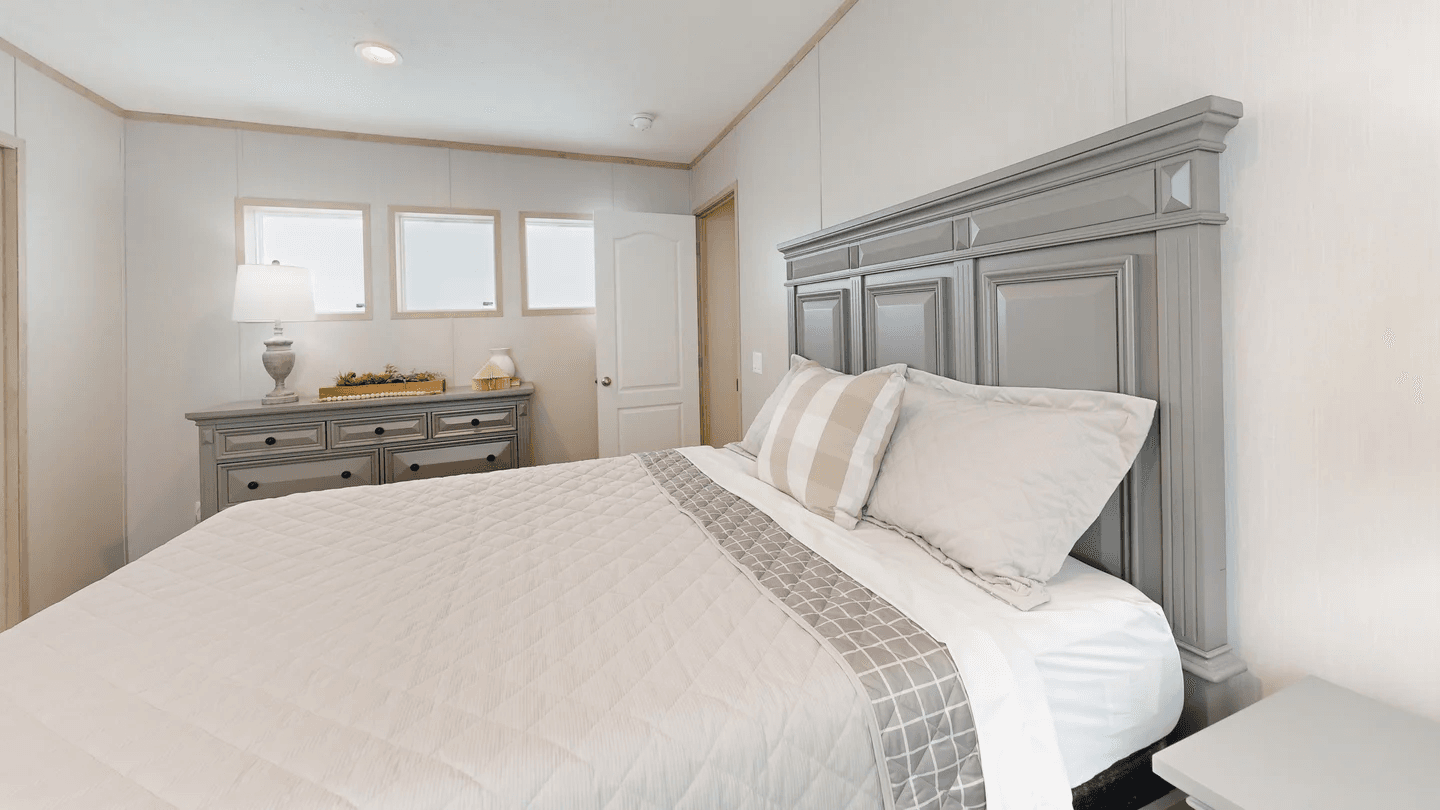 Mariner bedroom home features