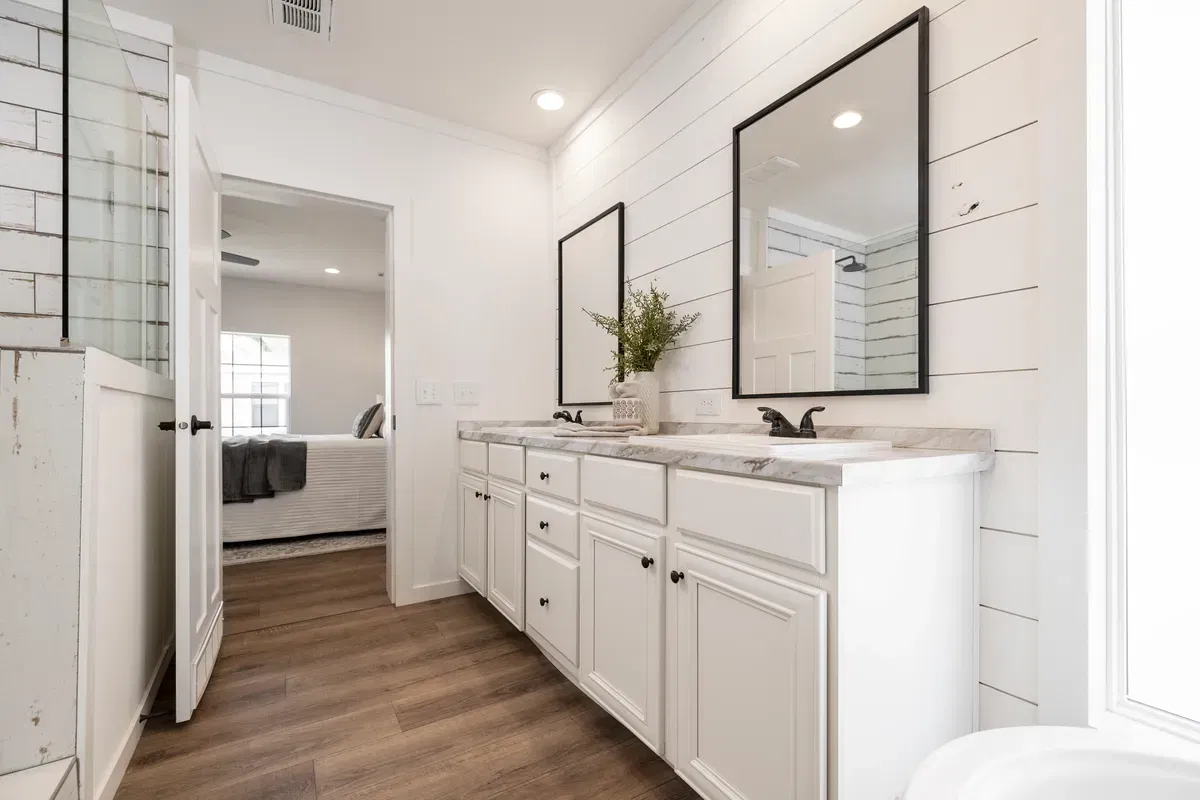 The anna fae bathroom home features