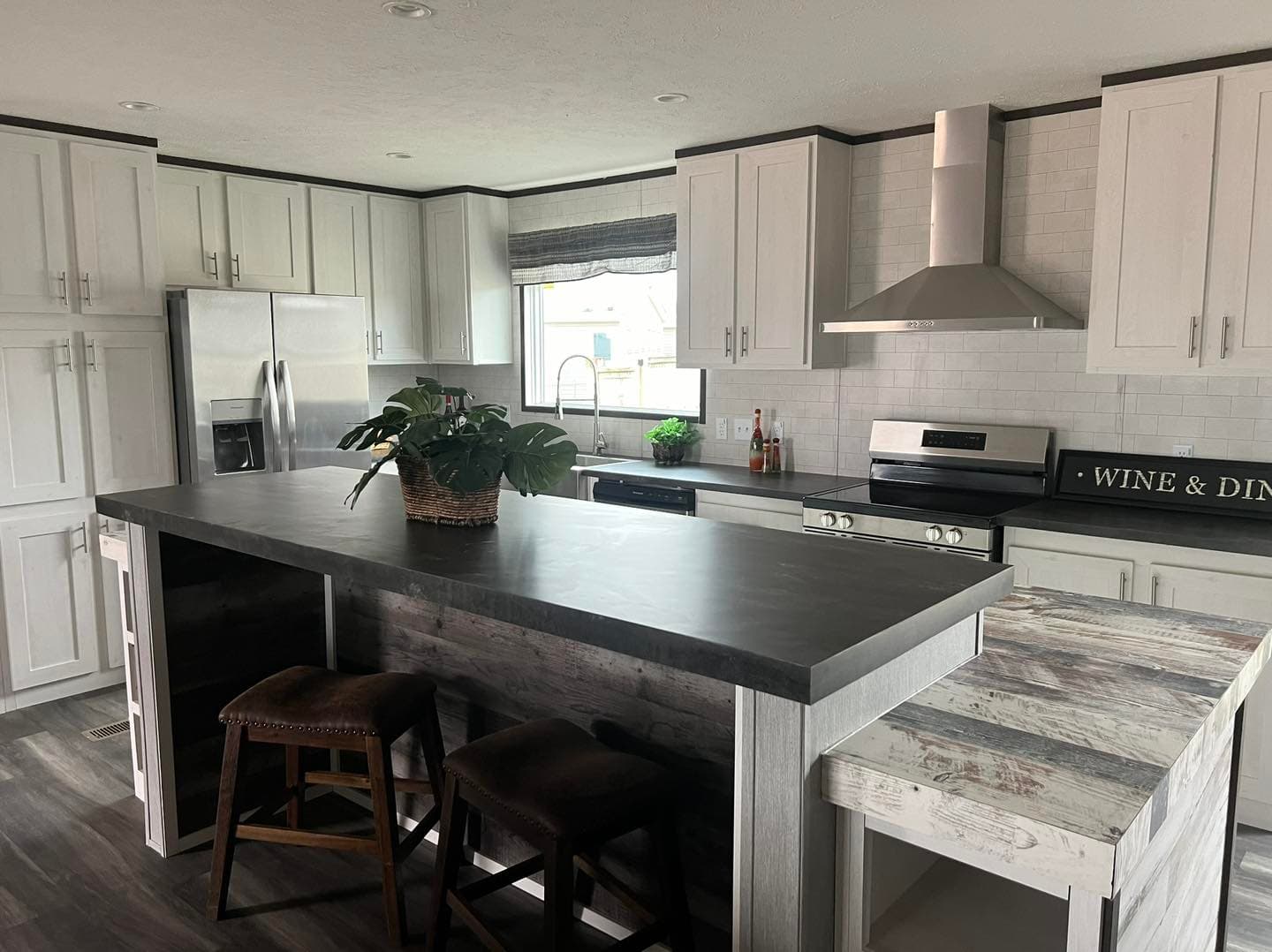 The shoreline kitchen home features