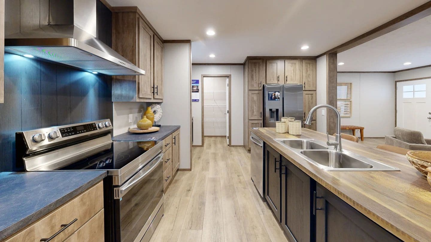 Sevier (biloxi) kitchen home features