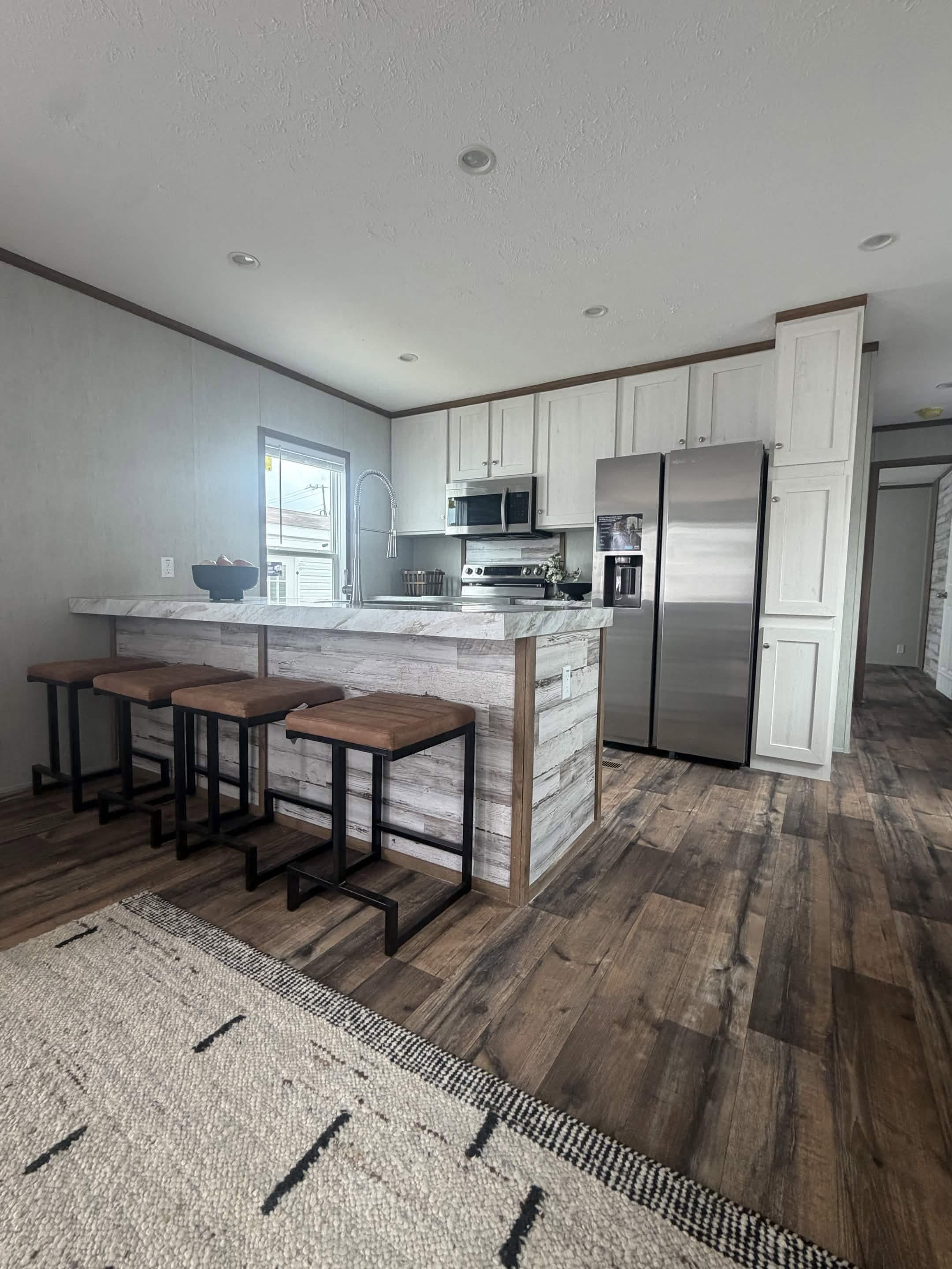 Edge 72 interior home features