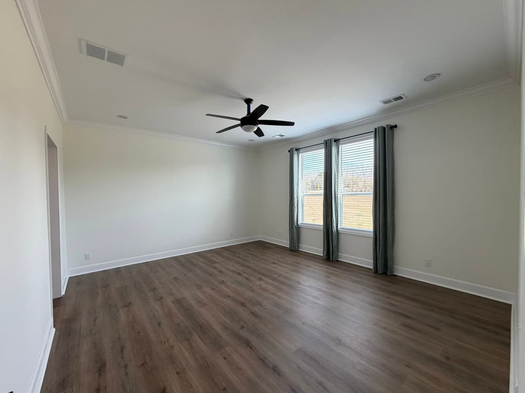 Ponderosa bedroom home features