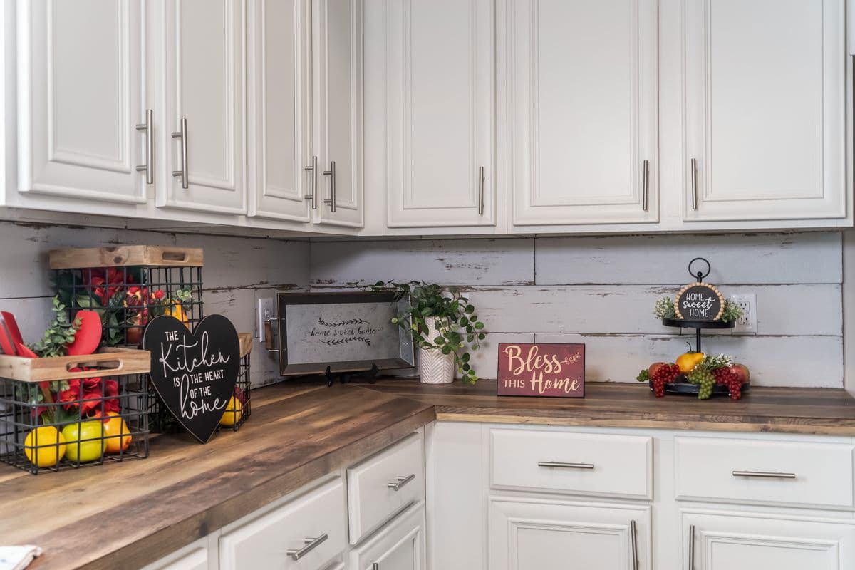 Tyra kitchen home features