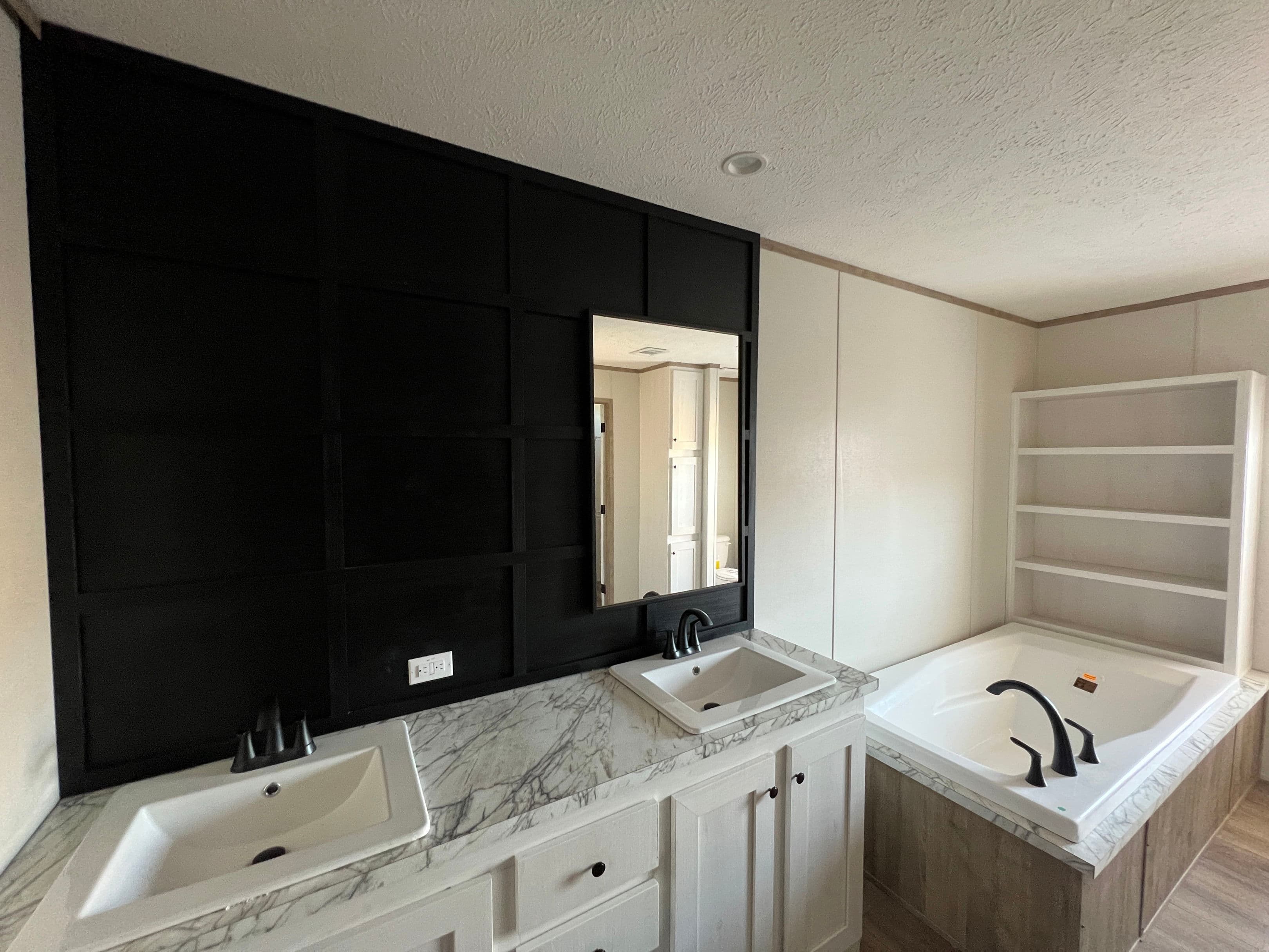 The bayside bathroom home features